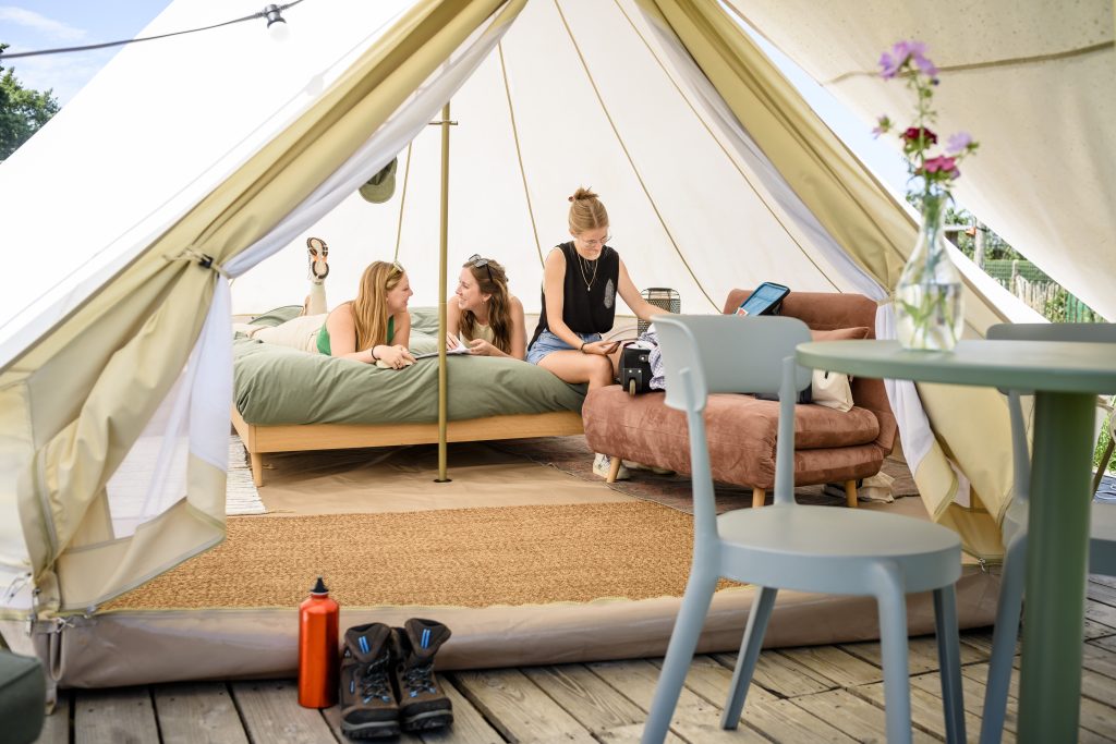 pluimpapaver glamping tent inside look scaled